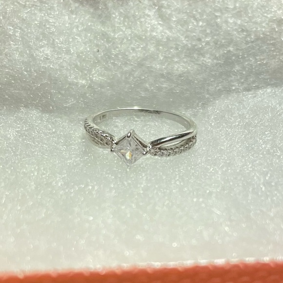 Jeffery Levin Sterling Engagement Ring - Picture 6 of 7